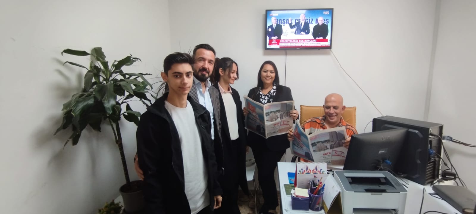 MEDYA ETİĞİ” DERSİ ÖĞRENCİLERİ KIBRIS TÜRK MEDYA’YA KONUK OLDU