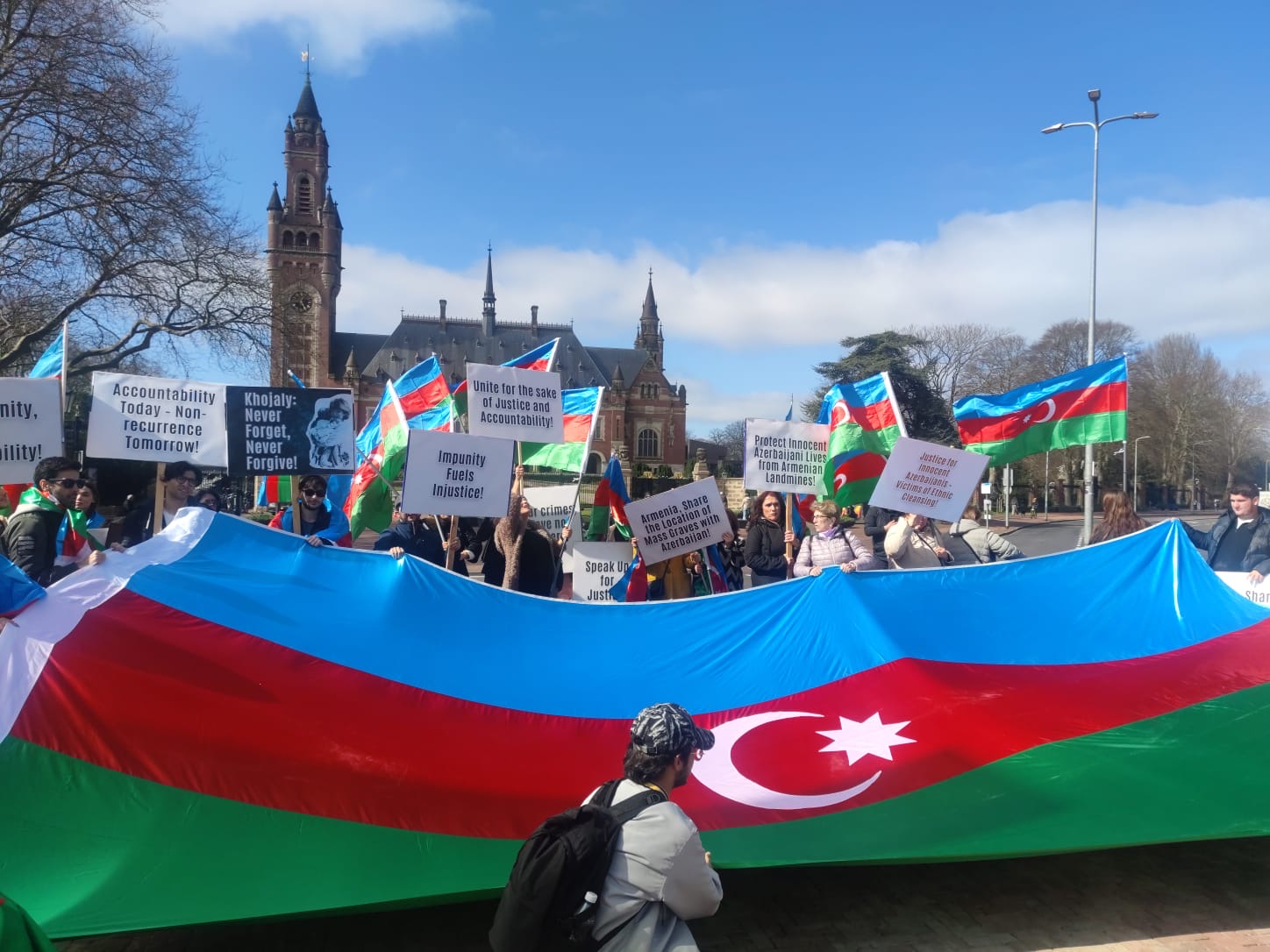 Avrupa’daki Azerbaycanlılardan Lahey’de Adalet ve Hakikat Çağrısı