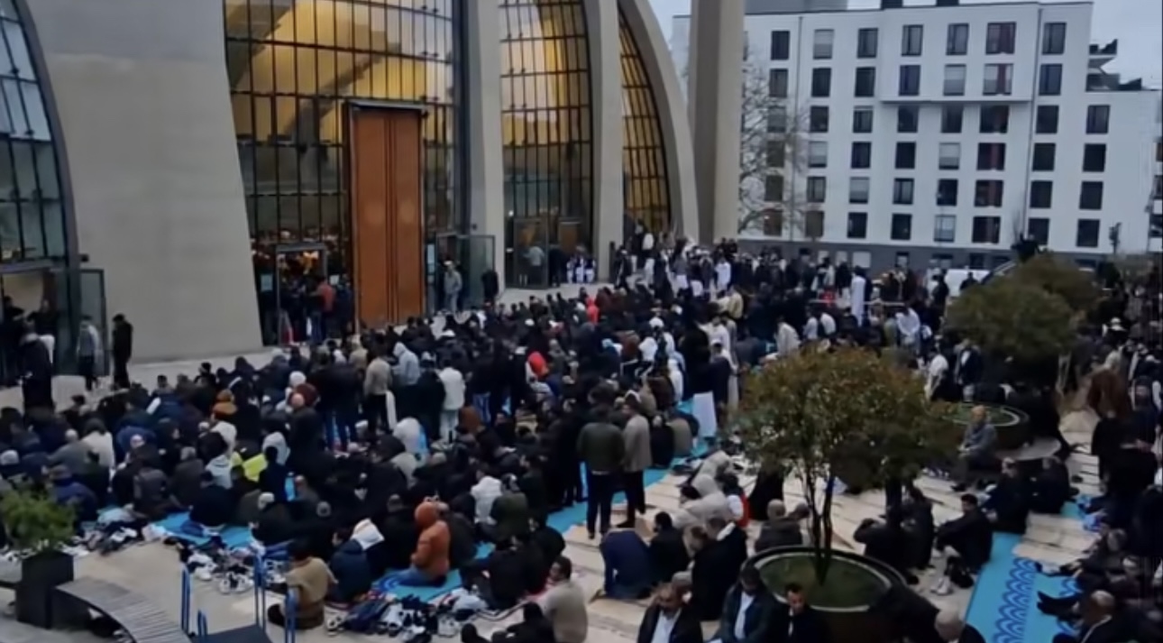 Almanya’da Ramazan Bayramı Namazı Kılındı