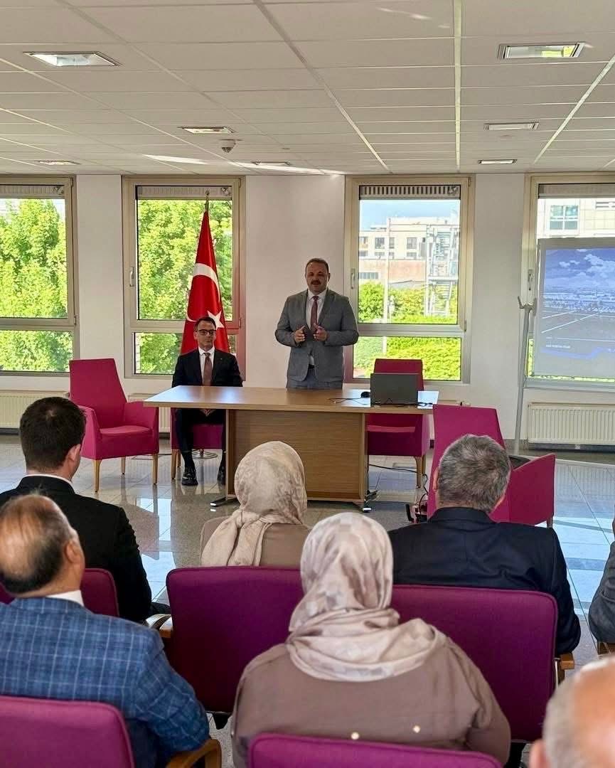 Aksaray Üniversitesi Rektörü Prof. Dr. Alpay Arıbaş’tan Almanya’da Eğitime Katkı Ziyareti