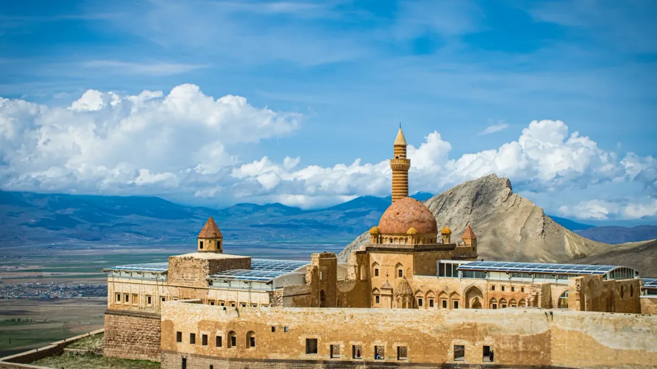 İshak Paşa Sarayı'nı UNESCO listesine taşıyacak proje başlatıldı